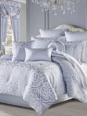 J. Queen New York Malita Comforter Set NWT Sz QUEEN